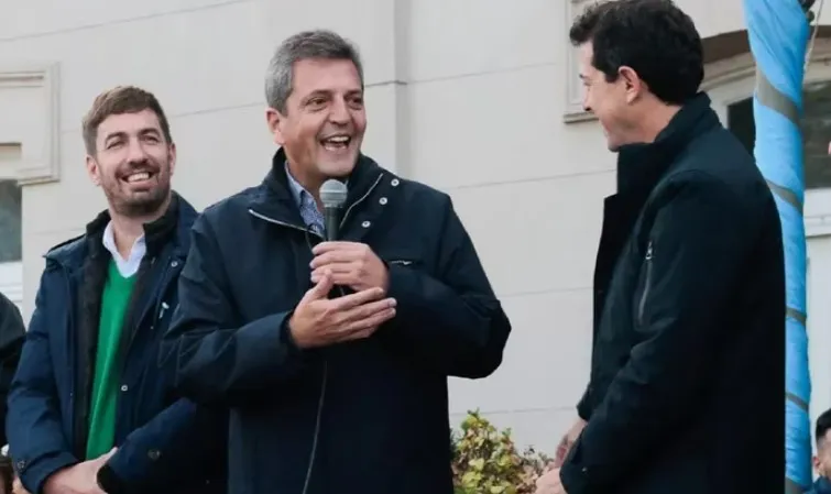 Wado de Pedro junto a Sergio Massa