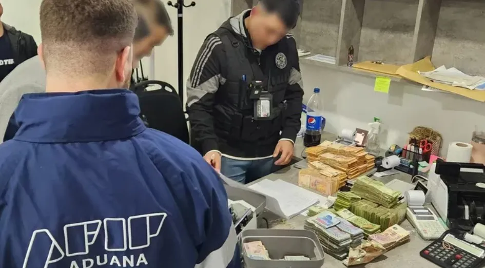 El dinero incautado en los allanamientos