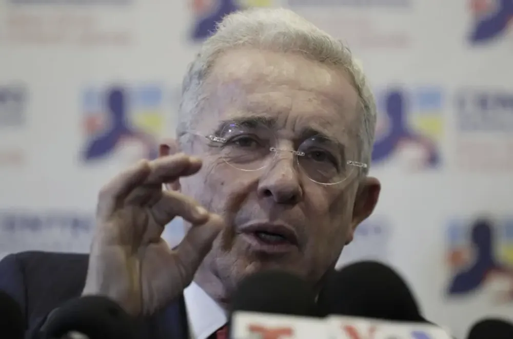 Alvaro Uribe detenido
