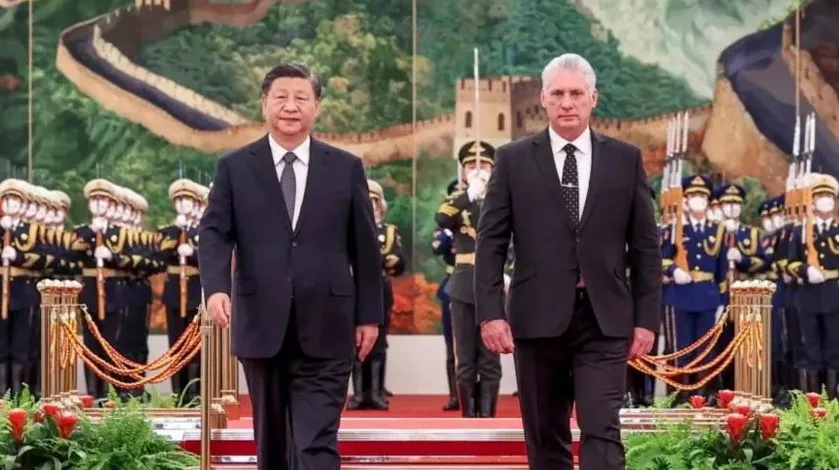 Xi Jinping junto a Diaz Canel, el dictador cubano