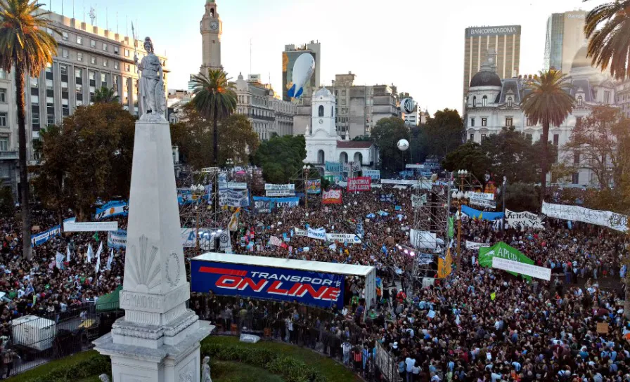 La marcha de la CGT y los estudiantes de la UBA